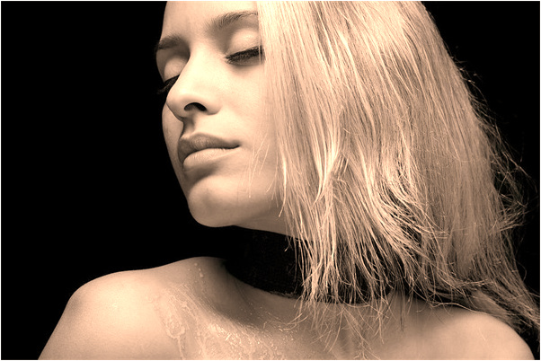 夢到兩個女性好友為一個男人是什麼徵兆_周公解夢官網