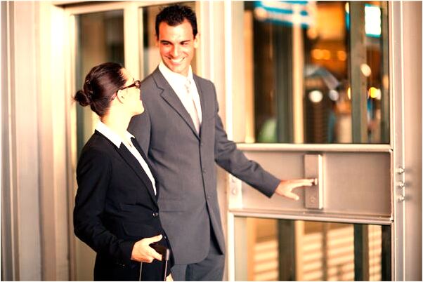 夢到了解剖死人並抱著死人頭意味著什麼_周公解夢官網