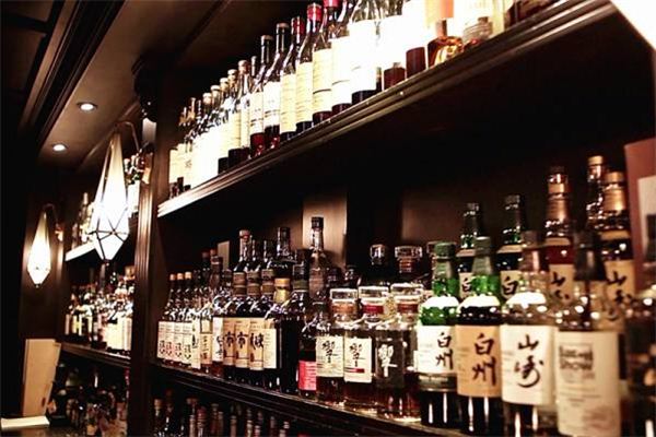 夢見酒吧：渴望得到他人理解_周公解夢