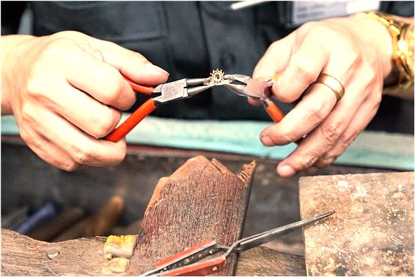 夢到了哥光膀子借我衣服有什麼意義嗎_周公解夢官網