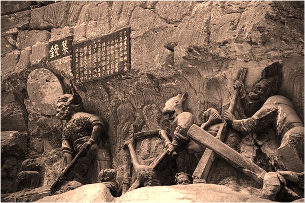 夢到三個月亮同時出現在天空是什麼徵兆_周公解夢官網