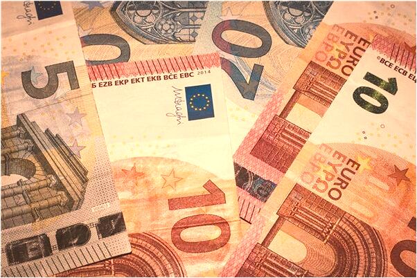 夢到了男人女人對我笑預兆了什麼嗎_周公解夢官網