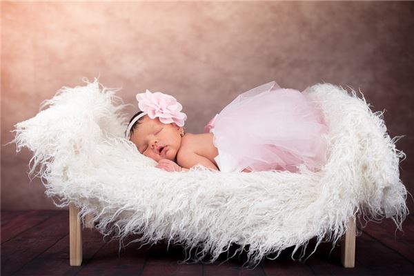 女人夢見小女孩拉大便_周公解夢