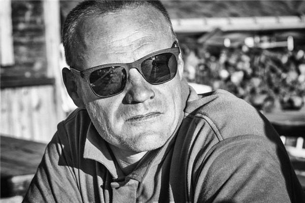 夢見印堂發黑有何寓意_周公解夢