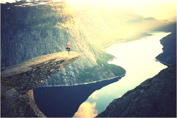 夢見手被蛇咬破了卻沒事是什麼意思？_周公解夢官網