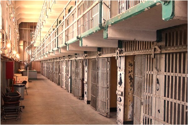 夢到黑暗中奔跑會是什麼預兆_周公解夢官網