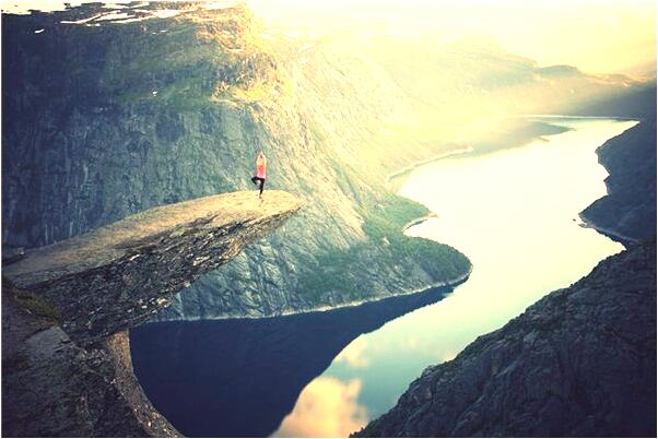 夢見自己抱著女人哭預示著什麼_周公解夢官網