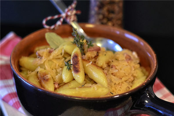 夢見吃酸菜是什麼意思_周公解夢