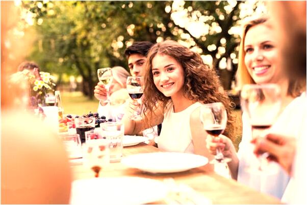 夢到別人不慎掉進井裡是什麼意思_周公解夢官網