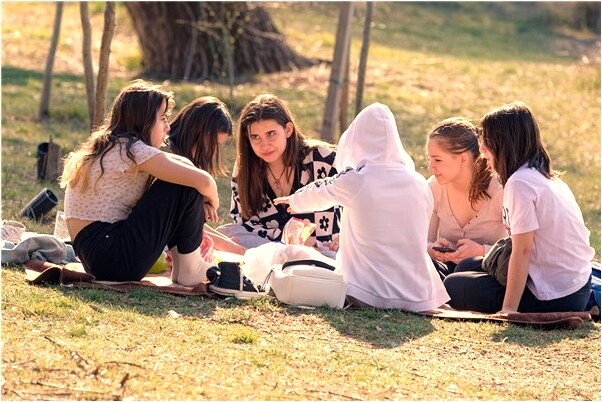 夢到了自己差點掉廁所里什麼預兆_周公解夢官網