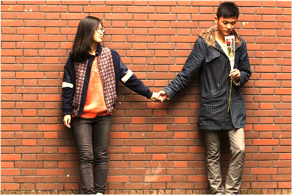 夢到了七彩蛇和大黑蛇有什麼預兆_周公解夢官網