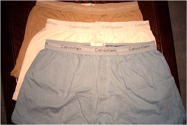 夢到牆上有個洞是啥預兆_周公解夢官網