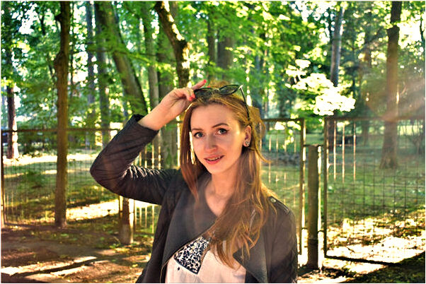 夢見右手食指破兩個口子流血什麼預兆_周公解夢官網