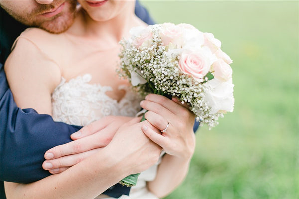 夢見摸別人的乳房是凶兆還是吉兆_周公解夢