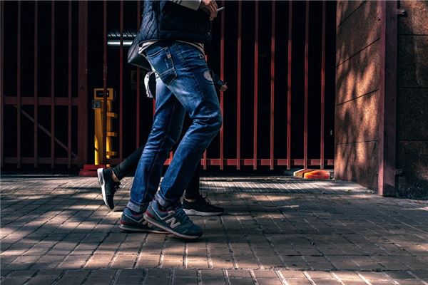 夢見腿摔斷有什麼意思嗎_周公解夢