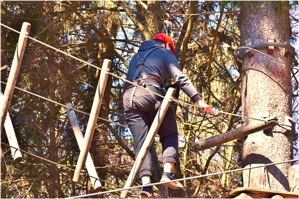 夢見和不喜歡的人牽手有什麼意思嗎_周公解夢官網