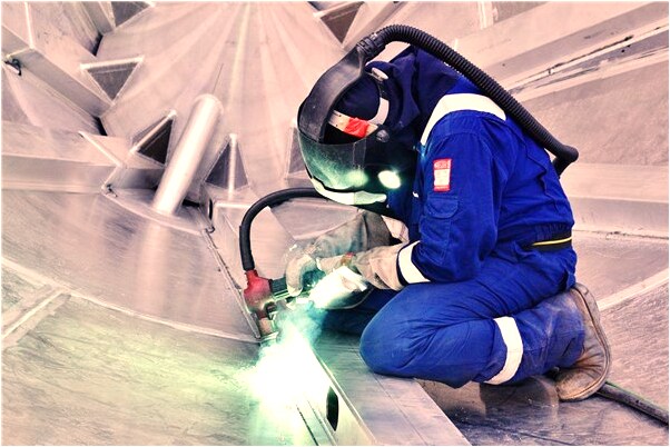 夢到了送人出殯跟在黑棺之後有什麼意思_周公解夢官網