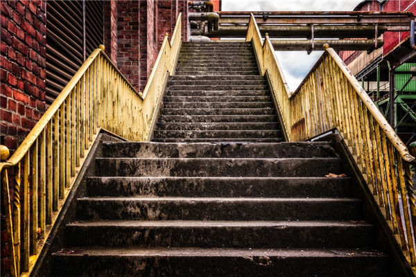 夢見和別人一起下樓梯_周公解夢