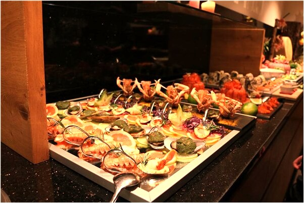 夢到美女變九頭蛇游入海中會是什麼預兆_周公解夢官網