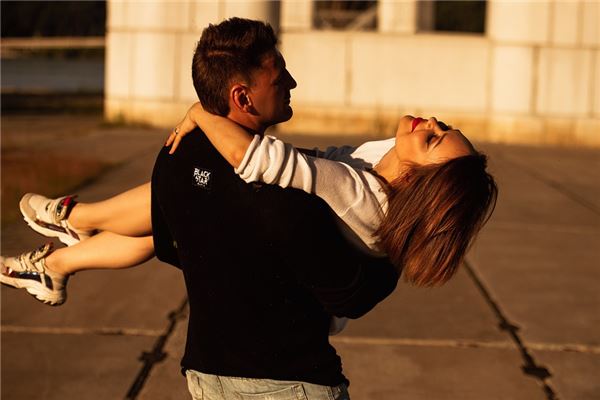 夢見和喜歡的女人做愛是什麼意思_周公解夢