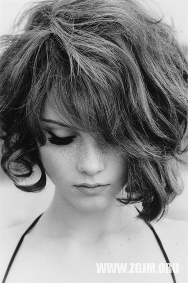 夢見腳踏兩隻船被發現_周公解夢夢到腳踏兩隻船被發現是什麼意思_做夢夢見腳踏兩隻船被發現好不好_周公解夢官網