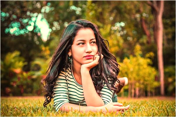 夢到了牽著個朋友走過一黃泥墳場預示著什麼_周公解夢官網