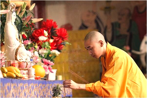 夢到別人開車從橋上掉下橋是什麼意思？_周公解夢官網