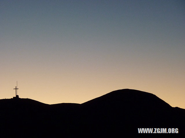 夢見水裡有死人_周公解夢夢到水裡有死人是什麼意思_做夢夢見水裡有死人好不好_周公解夢官網