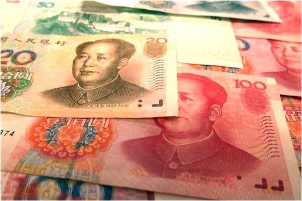 夢到了一個女人裸著上身追我是什麼意思？_周公解夢官網