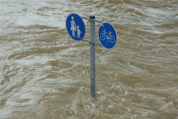 夢見渾水很大是什麼意思_周公解夢