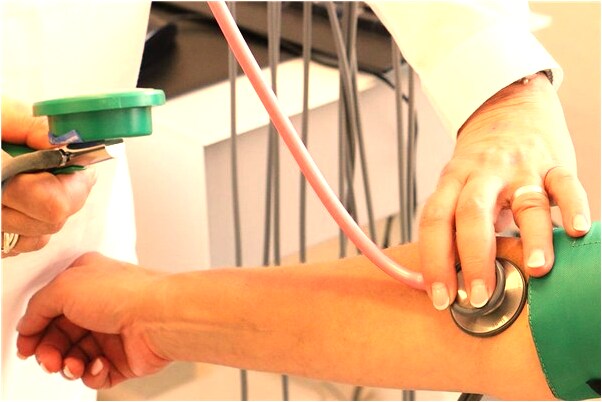 夢見自己偷撿兩捆錢有什麼徵兆_周公解夢官網