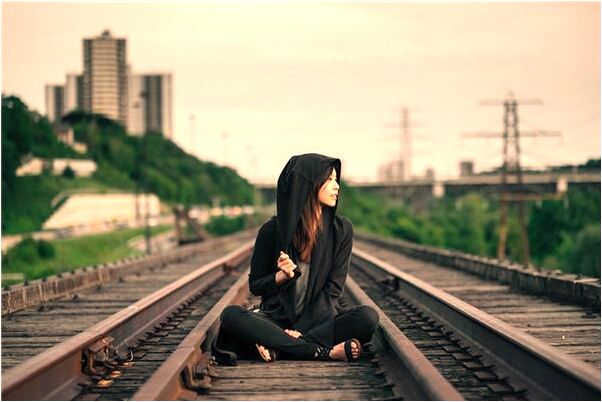 夢見別人的棺材在水上漂什麼預兆_周公解夢官網