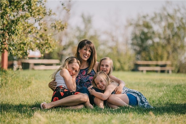 夢到擁抱母親是什麼預兆_周公解夢