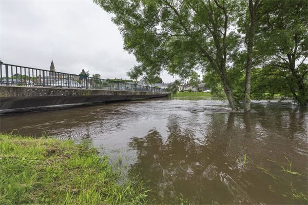 夢見漲洪水_周公解夢