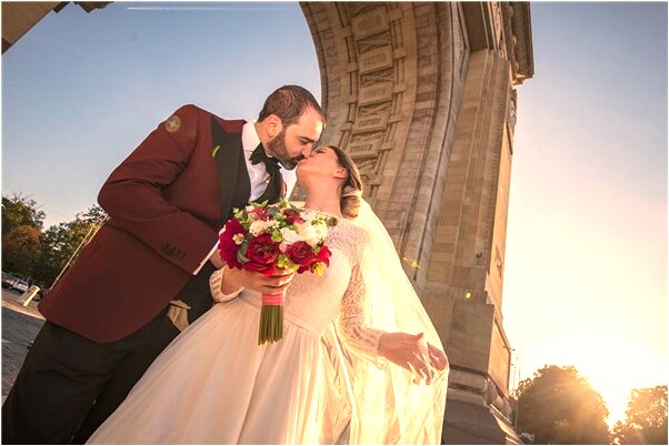 夢到了女友躺床上別人在摸她代表著什麼_周公解夢官網