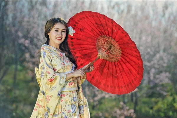 夢見穿舊衣服什麼意思_周公解夢