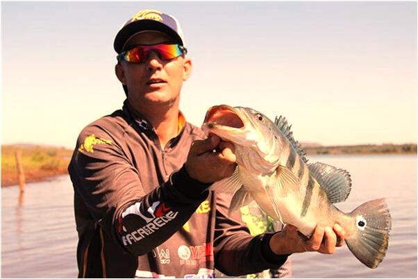 夢到了醫院地上還有很多白色是什麼意思？_周公解夢官網