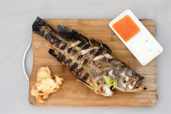 夢見吃大魚_周公解夢