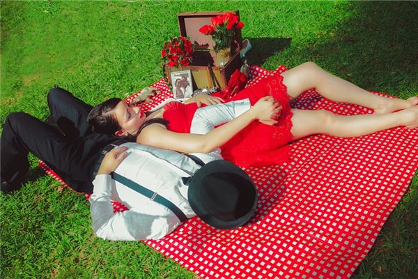 夢見和老公睡在一起是什麼意思_周公解夢