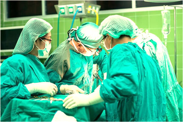 夢見別人給自己脫衣服有何寓意_周公解夢官網