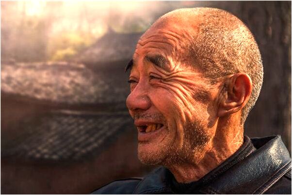 夢見錢被偷在水裡找到意味著什麼_周公解夢官網