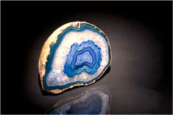 夢到自己裸體和認識女人交流有什麼意思_周公解夢官網