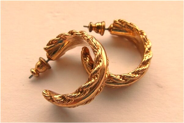 夢見嘴吐佛經代表著什麼_周公解夢官網