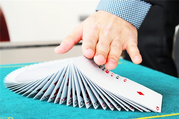 夢到了沙廠的工人在打牌是啥意思_周公解夢