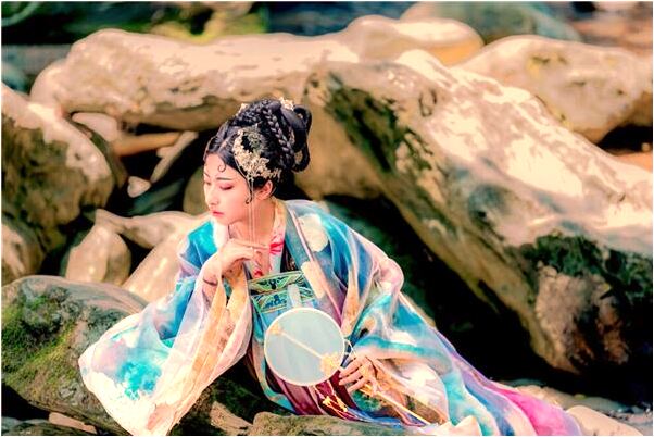 夢見一條大白蛇纏身好不好_周公解夢官網