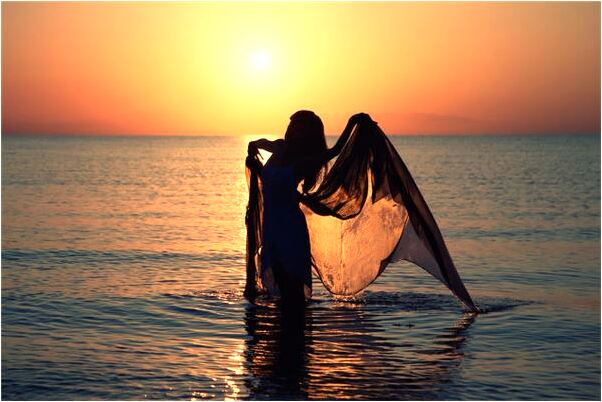 夢到了自己被刀扎意味著什麼_周公解夢官網