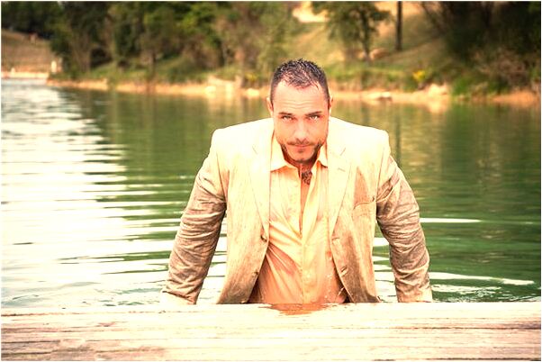 夢到了穿上黃色大衣有什麼意思_周公解夢官網