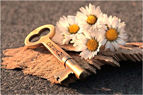 夢到被人壓著不能動代表著什麼？_周公解夢官網