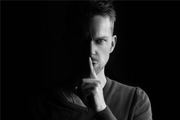 夢到當臥底是什麼預兆?_周公解夢