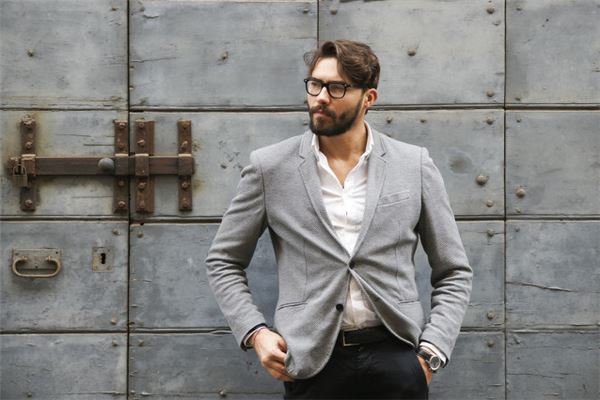 1989年男屬蛇什麼性格_十二生肖